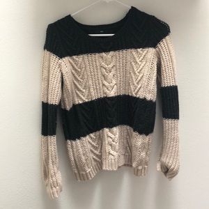 Gently worn, warm and comfy Gap sweater.